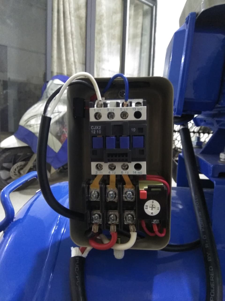 hinh-anh-khoi-dong-tu-may-nen-khi-tm-v-0.6/8-230l